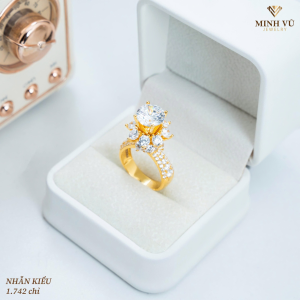 Nhẫn kiểu hột cao 