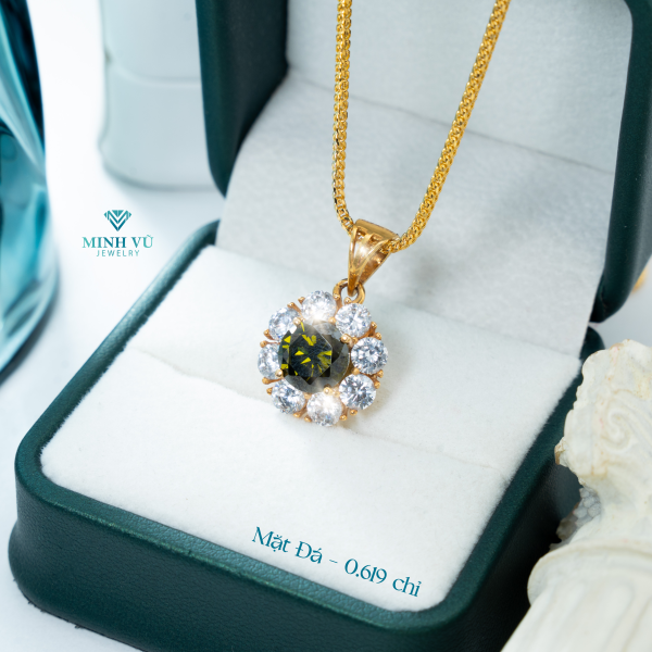 Mặt dây chuyền đá màu
